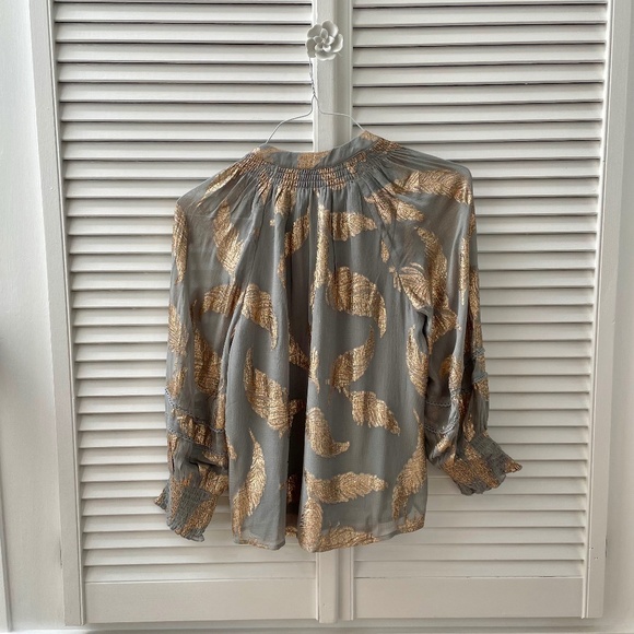 Love and Roses Metallic Detail Blouse NWT - Picture 2 of 6